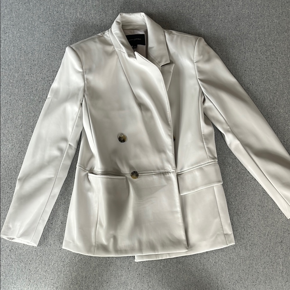 Banana Republic Cream Blazer with Tailored Silhouette